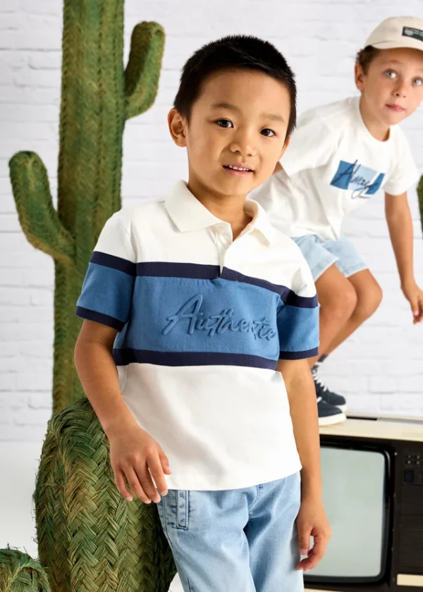 polo combinada con realce.
